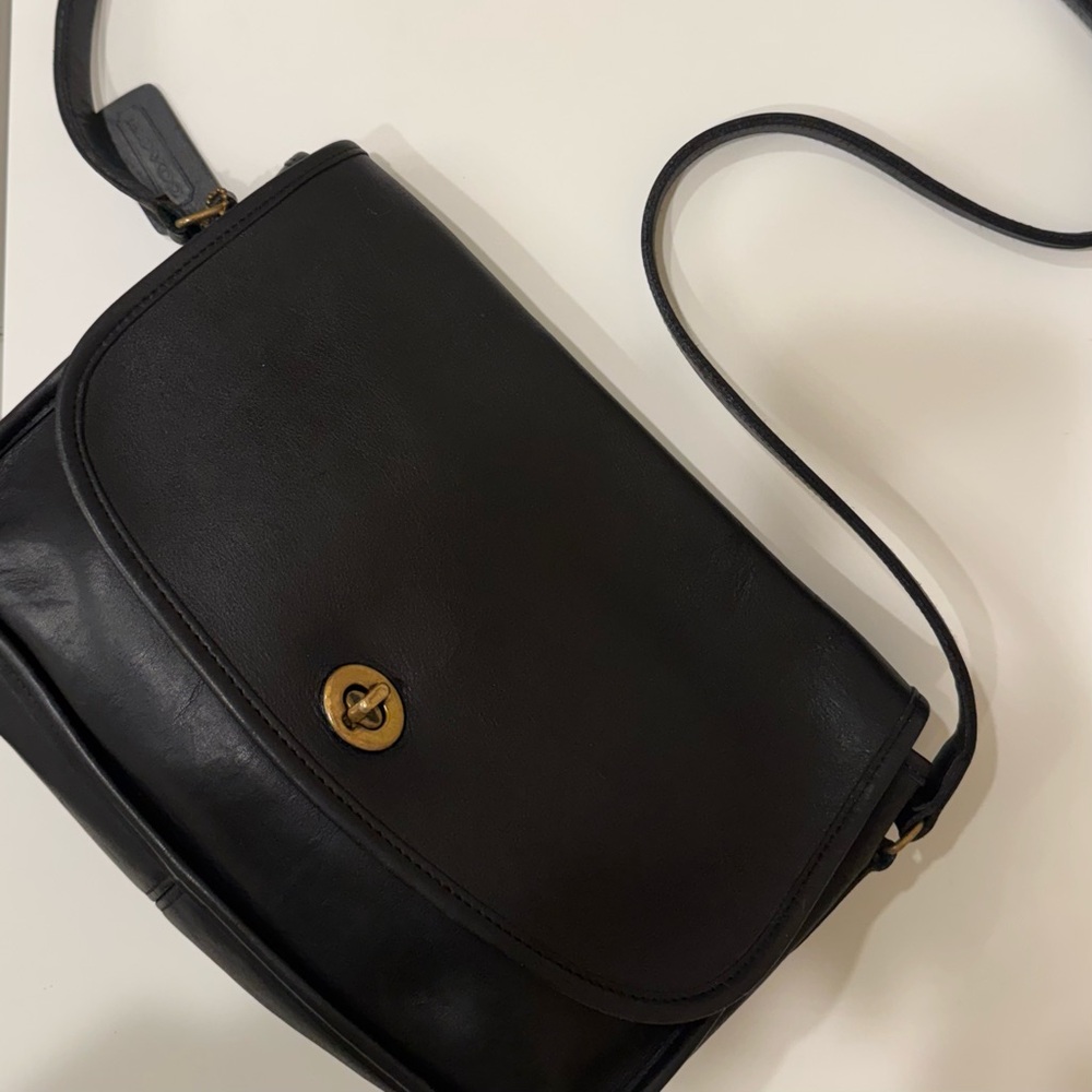 90s Vintage Coach City Bag Crossbody – Black Leather (Style 0064 203)